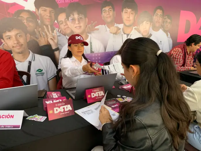 Con amplia participación, jóvenes nicolaitas reciben el programa D4TA