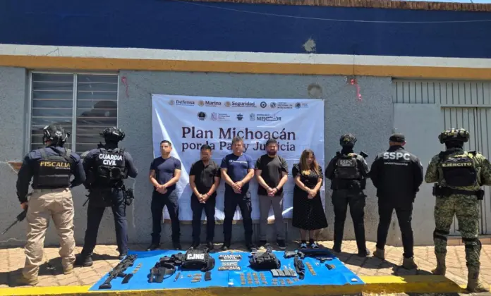 Detenidos servidores públicos en Chavinda, entre ellos síndica, regidores y mando policial; aseguran armas, droga y equipo táctico