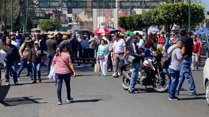 Marchan profesores sindicalizados en Morelia