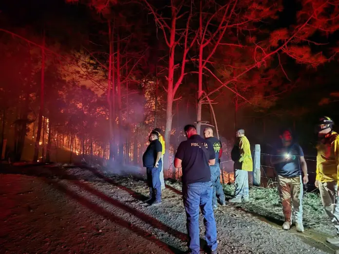 Par de Brigadistas mueren en un cerro en llamas de Tacámbaro