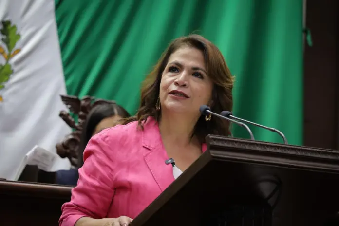 Fabiola Alanís propone revocación de mandato y tope al gasto público