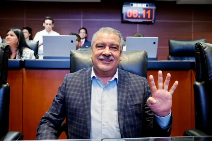 Morón firme, gana careo por la gubernatura de Michoacán