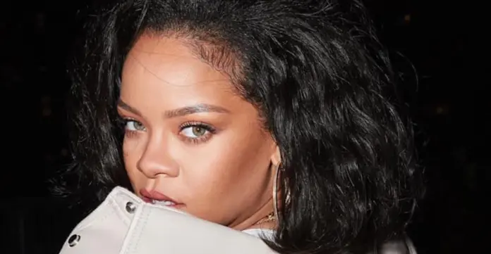 Tirotean en la entrada de la casa de Rihanna