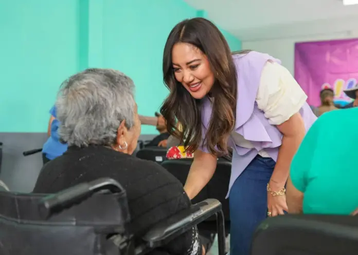 Monica Valdez Pulido entrega apoyos funcionales y actas de nacimiento en Zacapu