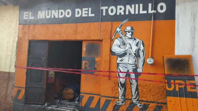 Se quema ferretería en Acuitzio del Canje
