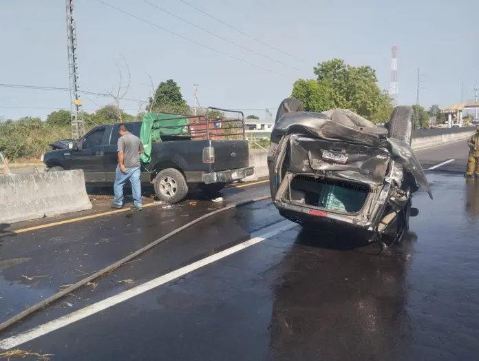 Brutal choque deja dos heridos en Apatzingán