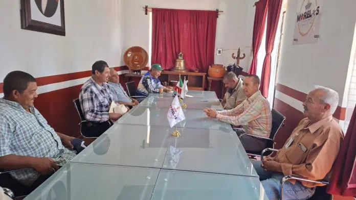 En reunión con habitantes de La Puerta del Desmonte, Julio César Conejo entrega 52 medidores de agua potable