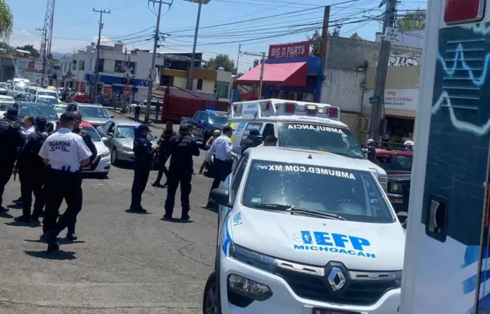 Patrulla atropella a motero y lo lanza al Río Grande de Morelia