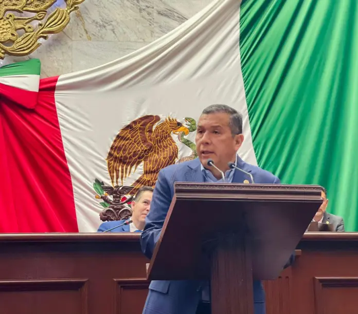 Si pagas, lo justo es tener alumbrado público: JC Barragán