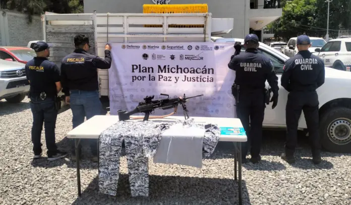 Guardianes del Camino aseguran a dos hombres con droga, cartuchos y un arma calibre .50