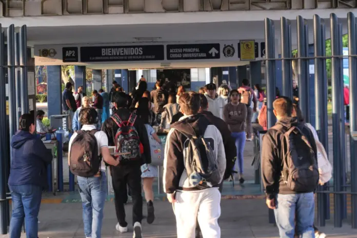 DOCENTES Y ESTUDIANTES DE LA UMSNH REGRESAN A CLASES PRESENCIALES