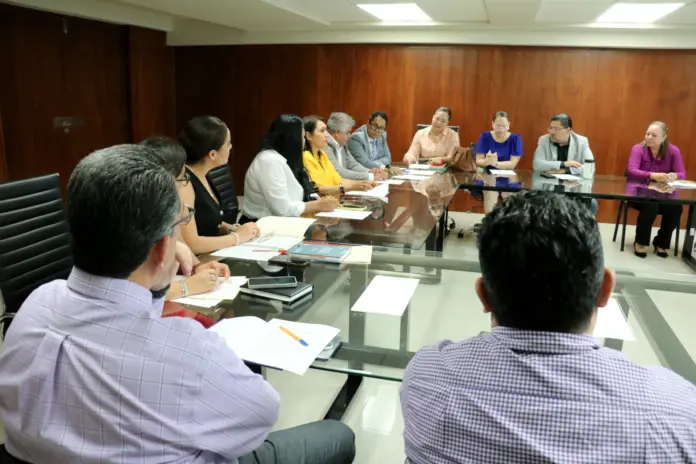 Juezas y jueces familiares de Morelia sostienen conversatorio con personal del Centro Estatal de Justicia Alternativa y Restaurativa