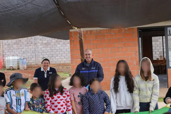 Adolfo Torres lleva “Guardianes del Agua” al Colegio Misión Montessori