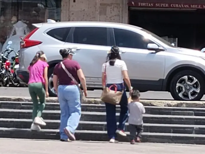 MEGAPUENTE del Día del Maestro genera opiniones divididas
