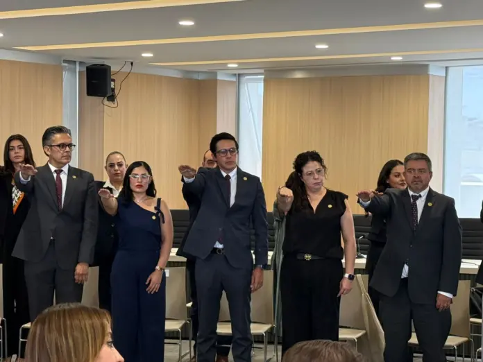 Durante una ceremonia solemne, llevada a cabo en las instalaciones del Centro Administrativo de Morelia, el Cabildo Municipal, encabezado