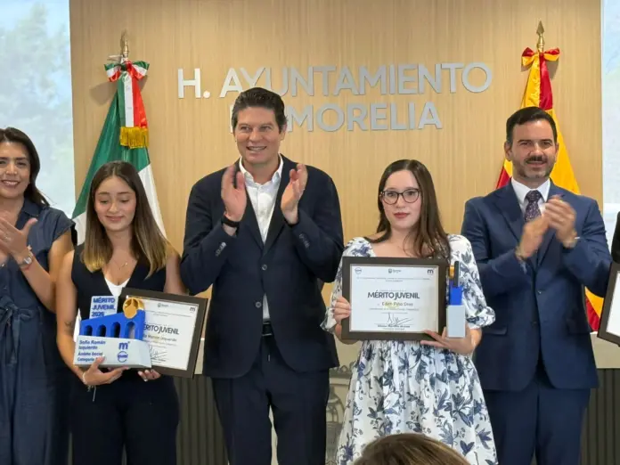Gobierno de Morelia reconoce a jóvenes destacados con la 