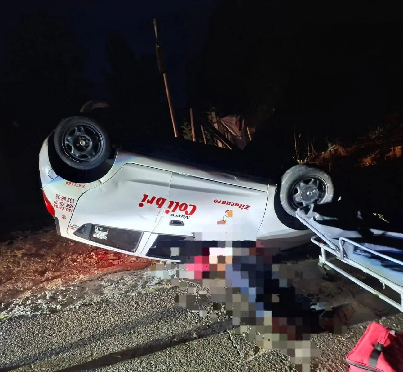 Taxista queda herido tras la volcadura de su auto en la Zitácuaro-Aputzio Taxista queda herido tras la volcadura de su auto en la Zitácuaro-Aputzio