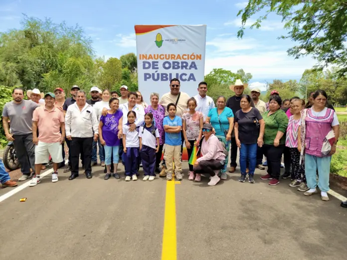 ENTREGA DE CARRETERA EN LA COLONIA GILDARDO MAGAÑA DE JOSÉ SIXTO VERDUZCO