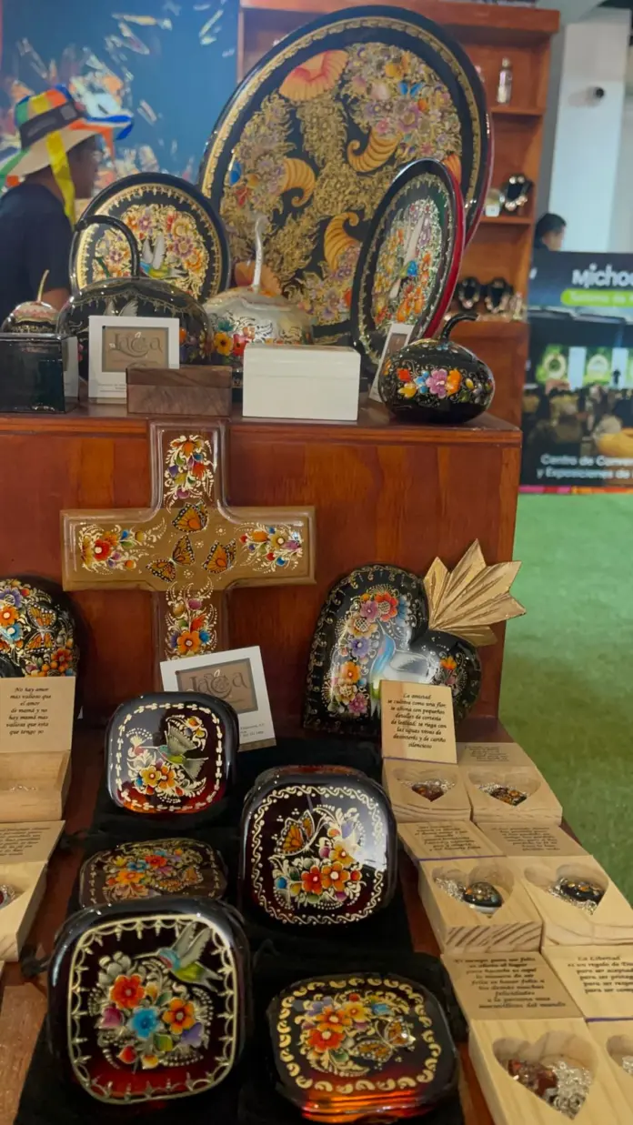 Michoacán exhibe sus artesanías en 