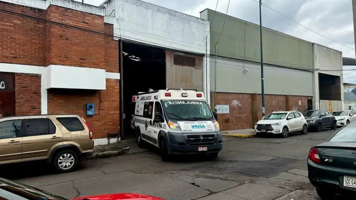 Sexagenario muere al cae del techo de una bodega en Morelia