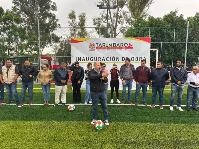 El deporte une a las familias: Eric Gaona, entrega moderna unidad deportiva en Tarímbaro