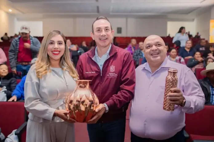Dayana Pérez impulsa acciones de apoyo para familias migrantes de Salvador Escalante