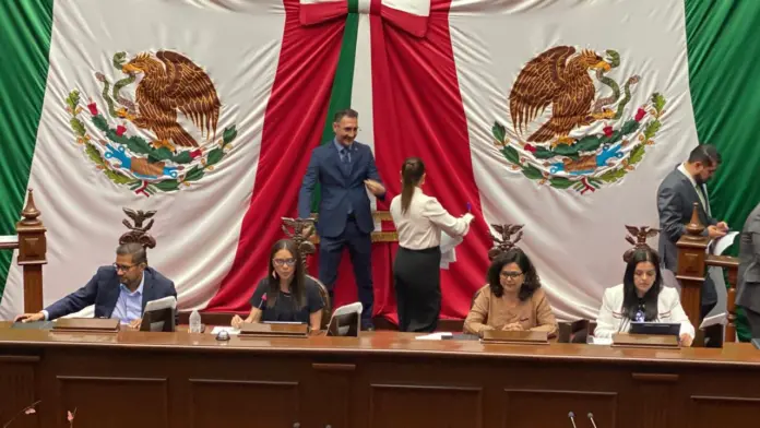 Aprueban licencia de 45 días a Carlos Torres Piña