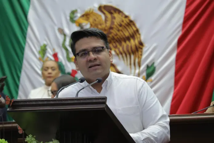 La política no es de cargos, es de hacerse cargo, sentencia Toño Carreño