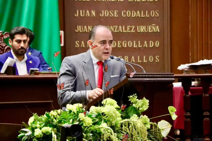Baltazar Gaona presenta en tribuna iniciativa ciudadana para fortalecer la legitimidad de las sustituciones en ayuntamientos
