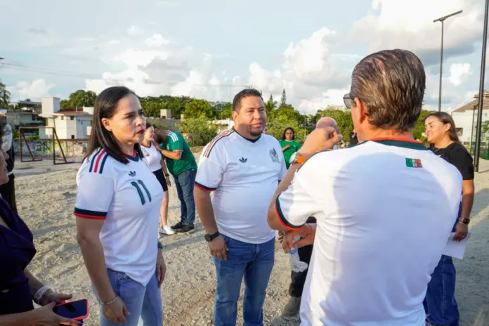 Autoridades Supervisan Cancha de Futbol 7 en Lázaro Cárdenas