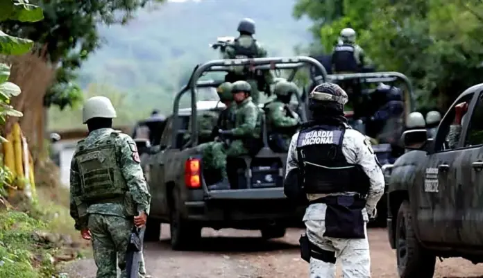 Explosión de mina deja dos heridos en Apatzingán