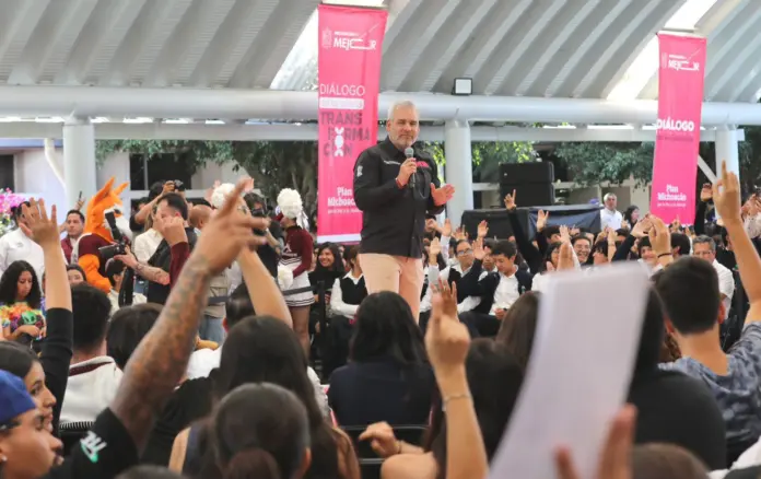 Más de 55 mil estudiantes en Michoacán reciben apoyo para el transporte: Bedolla