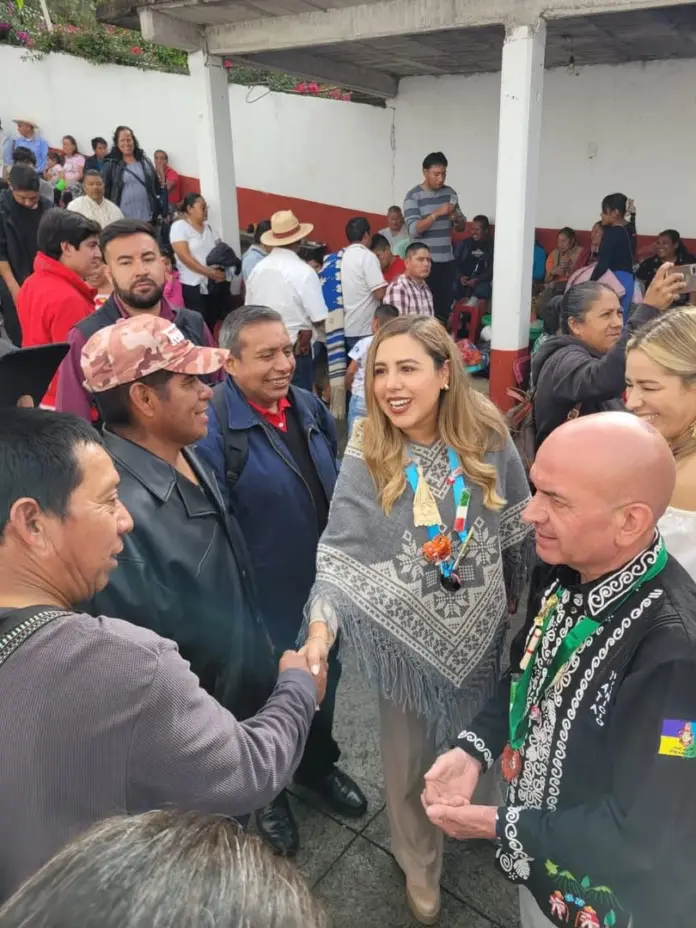 Dayana Pérez acompaña celebración de Corpus Christi y torneo tradicional de básquetbol en Ichupio
