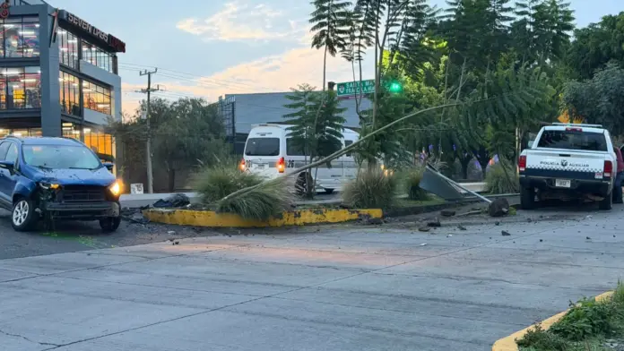 Choque de patrulla y camioneta deja un lesionado en Morelia