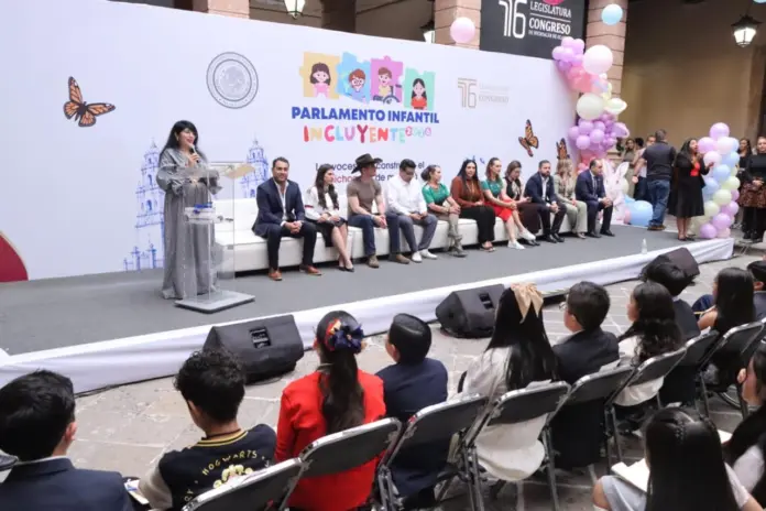 Al darles la bienvenida, diputados motivan a la niñez a alzar la voz para ser factor de cambio en Michoacán