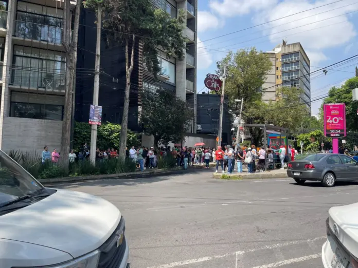 Con música y baile morenistas respaldan a aspirantes a la Coordinación Estatal en el WTC