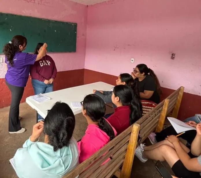 Impulsa Julio César Conejo Alejos el desarrollo de las mujeres con taller de corte de cabello en San Nicolás