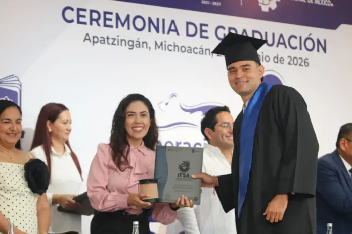 La educación transforma vidas: Fanny Arreola acompaña graduación del Instituto Tecnológico Superior de Apatzingán